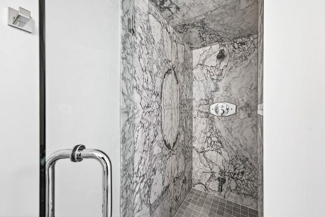 GUEST SHOWER