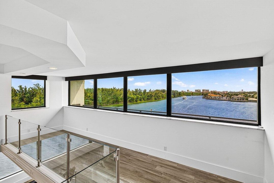 LOFT WITH VIEWS!