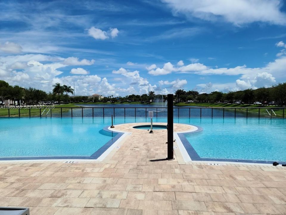 В аренду: $1,650 (0 спален, 1 ванн, 3174 Квадратных фут)