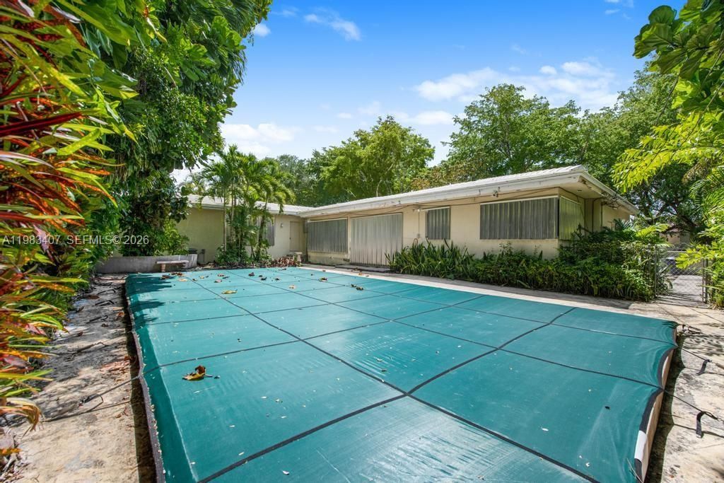 Recently Sold: $2,195,000 (3 beds, 2 baths, 2539 Square Feet)