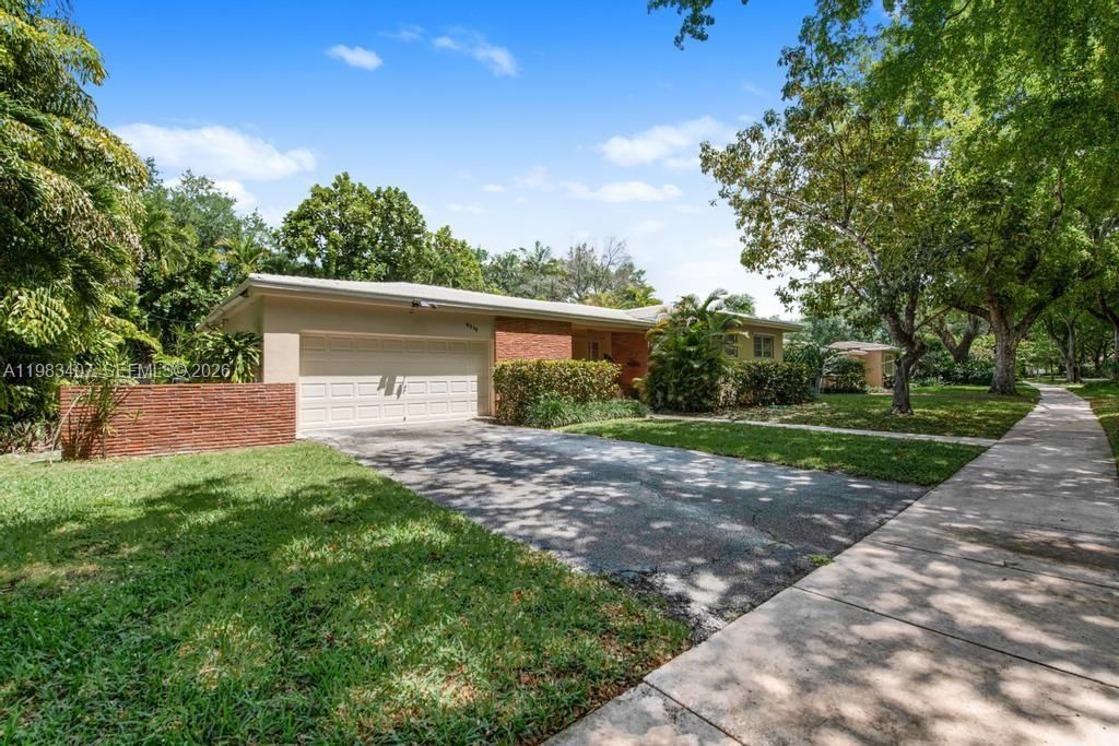 Recently Sold: $2,195,000 (3 beds, 2 baths, 2539 Square Feet)