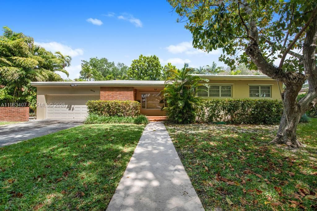 Recently Sold: $2,195,000 (3 beds, 2 baths, 2539 Square Feet)