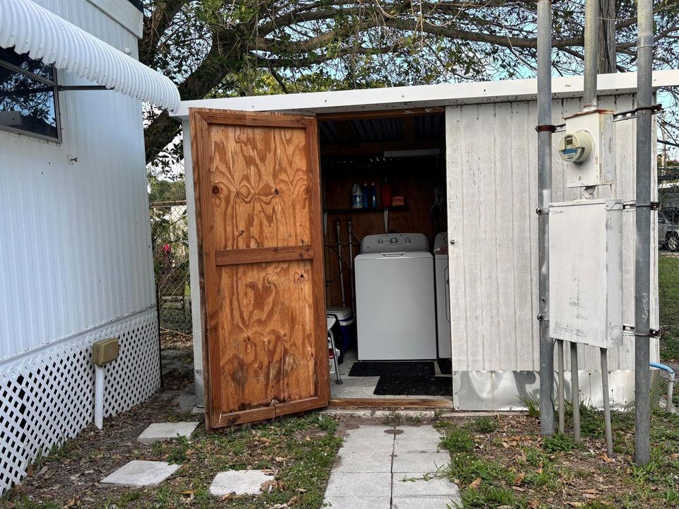 15 Open Shed & Washer:Dryer IMG_4871