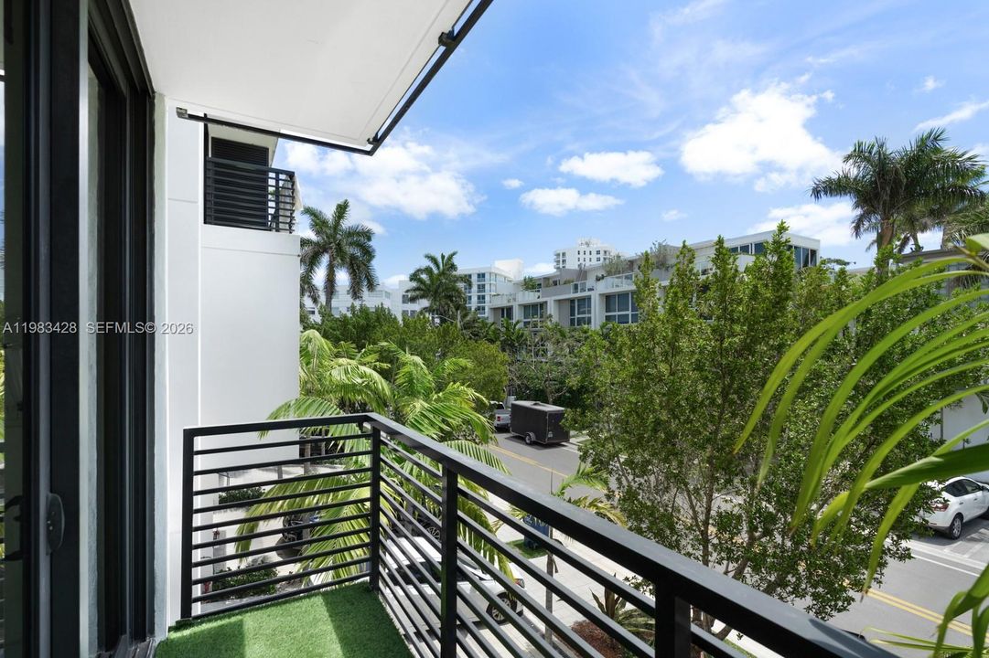 En Venta: $2,250,000 (4 camas, 3 baños, 2157 Pies cuadrados)