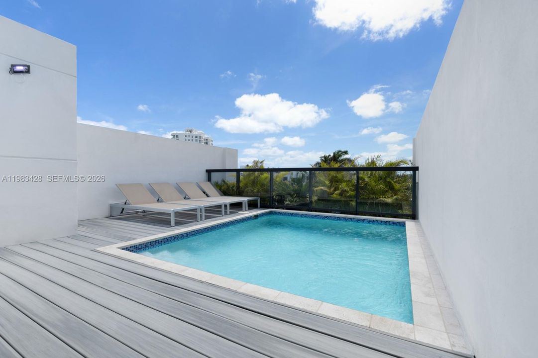 En Venta: $2,250,000 (4 camas, 3 baños, 2157 Pies cuadrados)