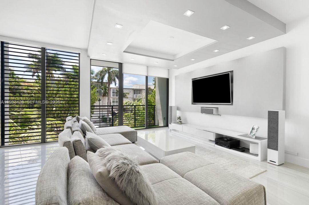 En Venta: $2,250,000 (4 camas, 3 baños, 2157 Pies cuadrados)