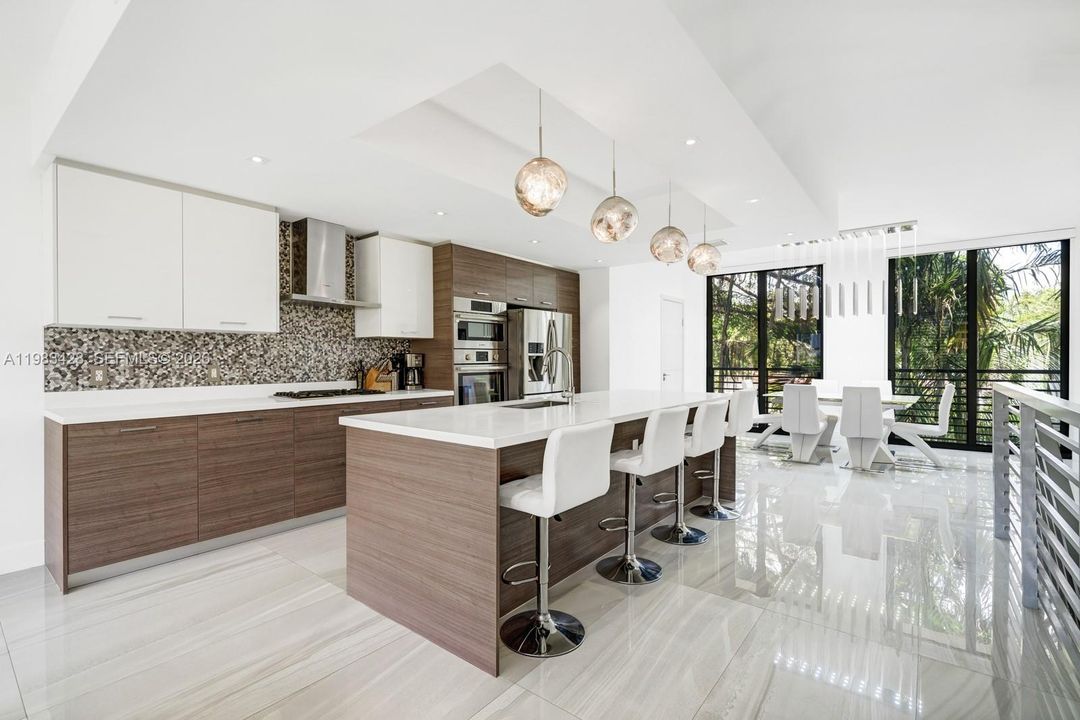 En Venta: $2,250,000 (4 camas, 3 baños, 2157 Pies cuadrados)