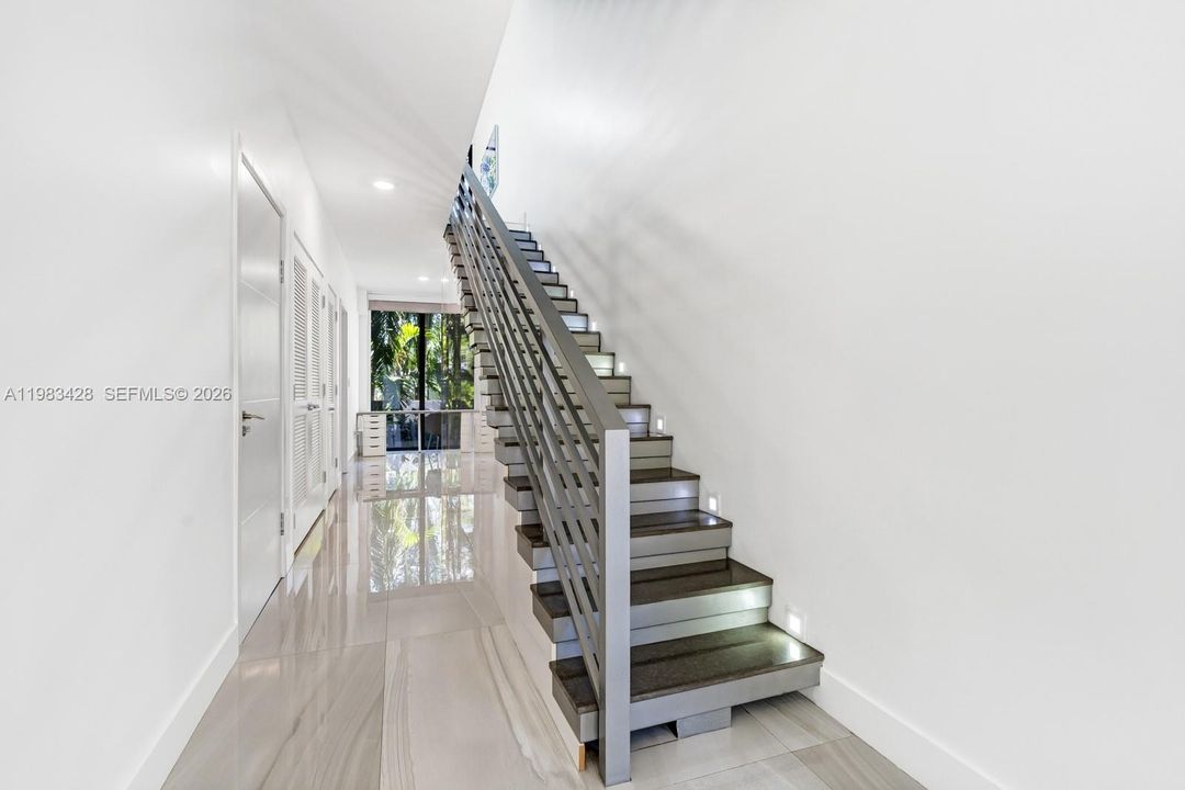 En Venta: $2,250,000 (4 camas, 3 baños, 2157 Pies cuadrados)
