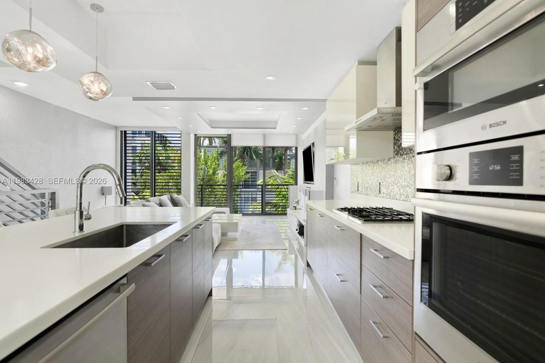 En Venta: $2,250,000 (4 camas, 3 baños, 2157 Pies cuadrados)