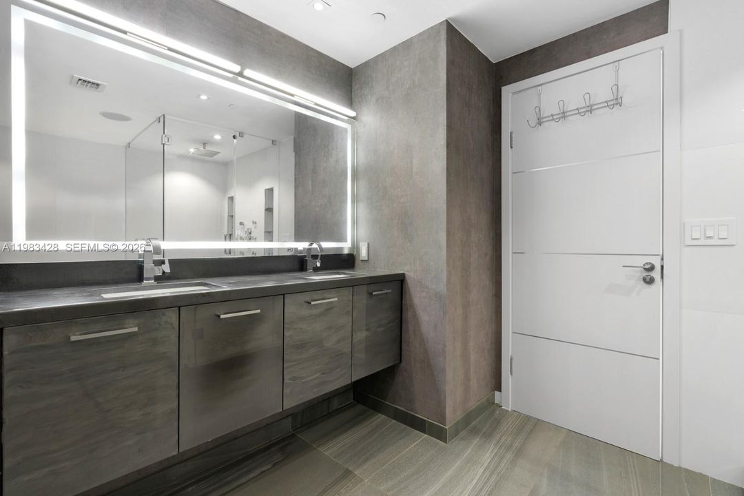 En Venta: $2,250,000 (4 camas, 3 baños, 2157 Pies cuadrados)