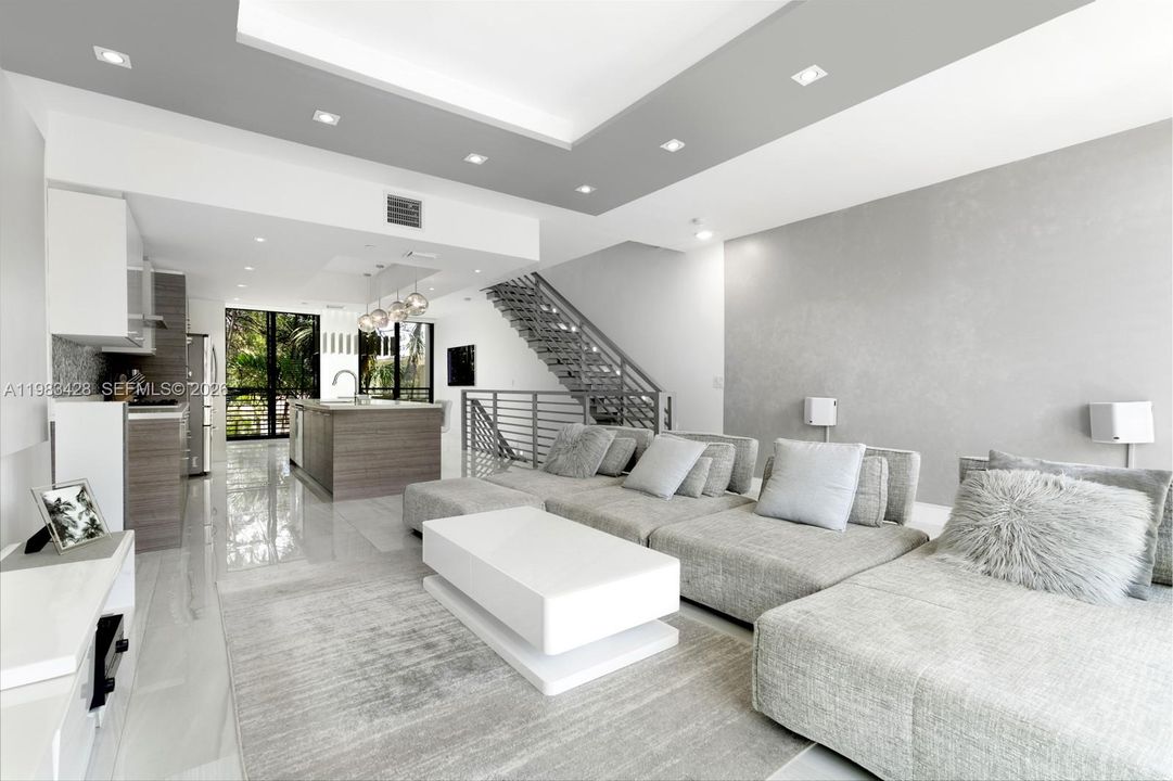 En Venta: $2,250,000 (4 camas, 3 baños, 2157 Pies cuadrados)