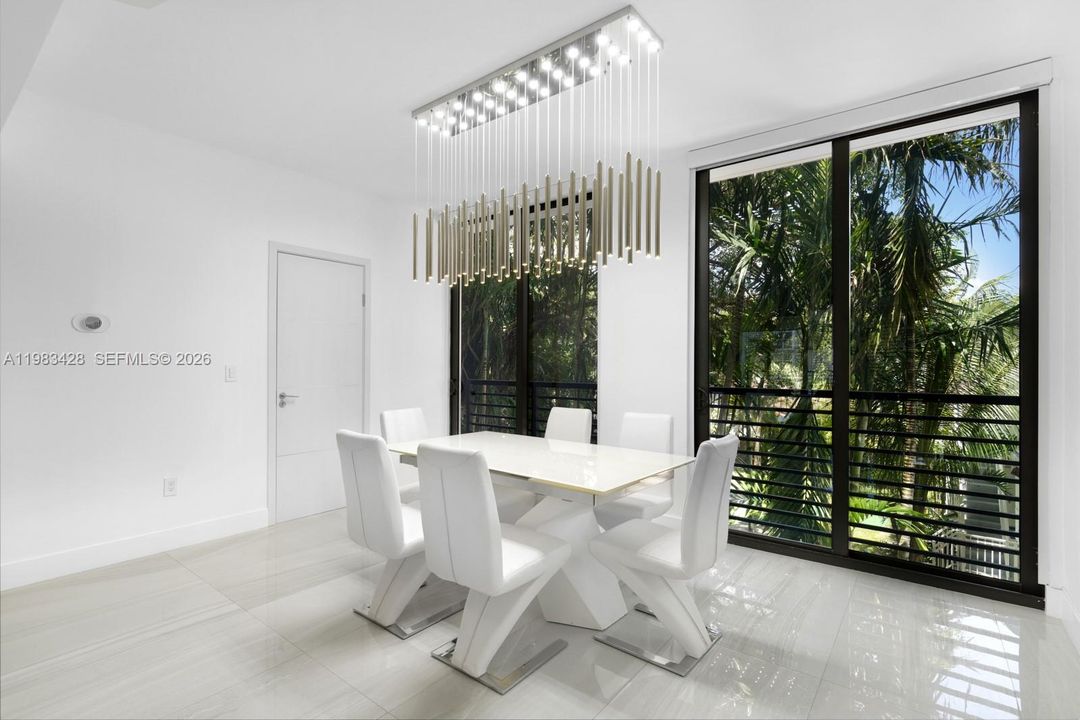 En Venta: $2,250,000 (4 camas, 3 baños, 2157 Pies cuadrados)