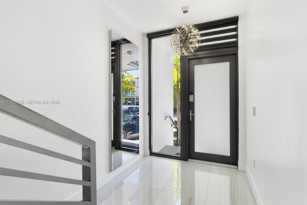 En Venta: $2,250,000 (4 camas, 3 baños, 2157 Pies cuadrados)