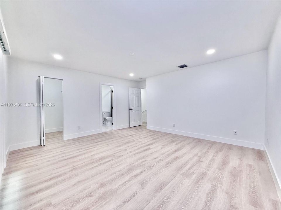 For Sale: $390,000 (3 beds, 2 baths, 1796 Square Feet)