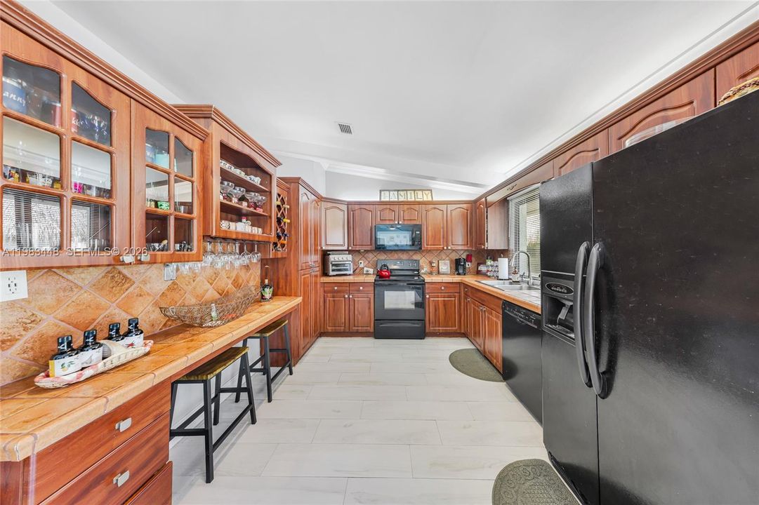 Недавно продано: $850,000 (4 спален, 2 ванн, 1930 Квадратных фут)