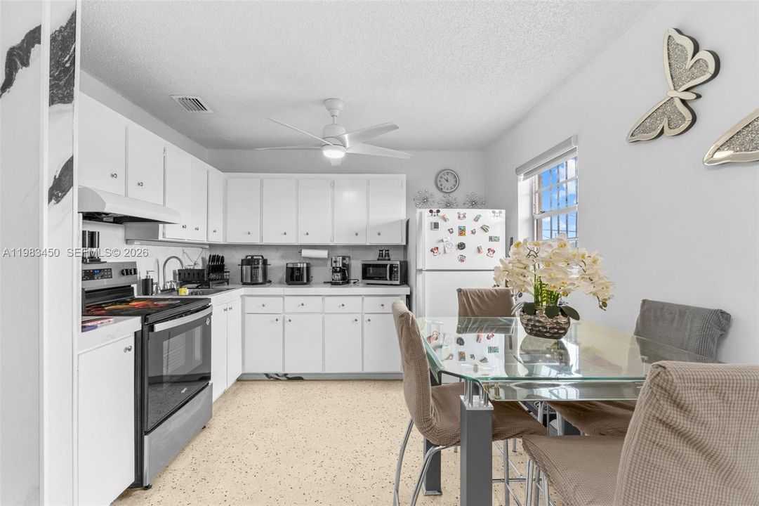 UNIT 3. 2BED/1BATH $1600/ MONTH