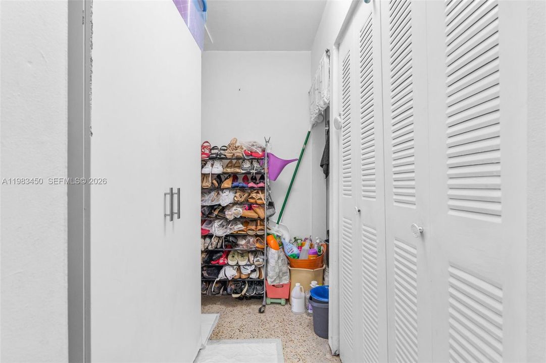 UNIT 6  EFFICIENCY/1BATH $850/MONTH