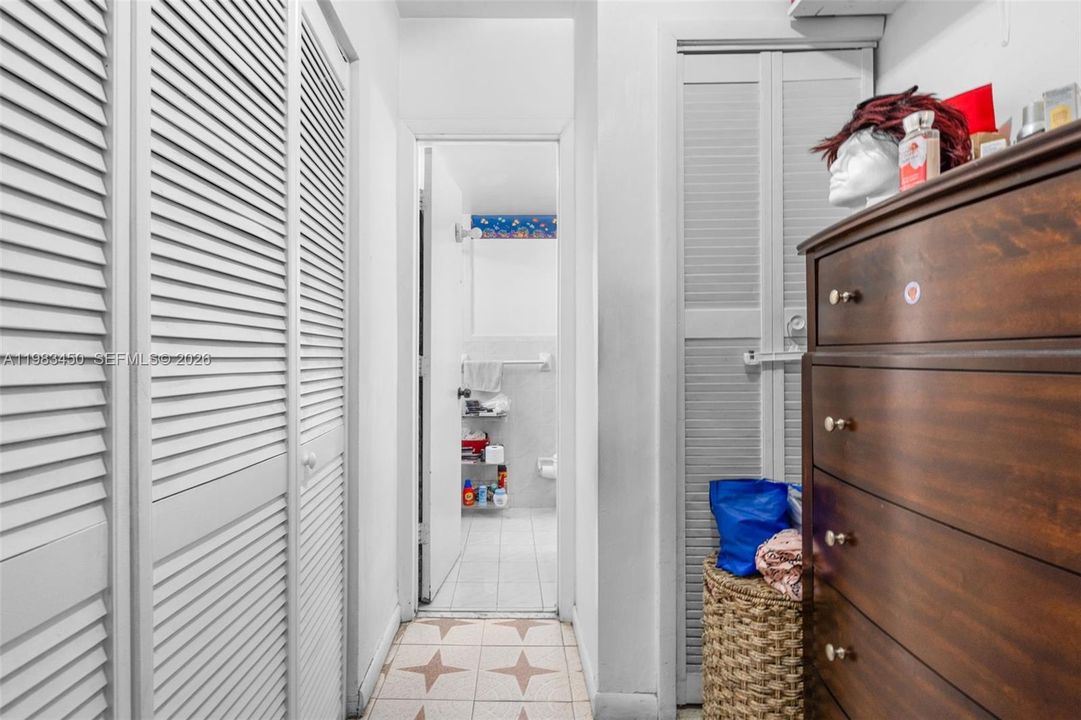 UNIT 5 EFFICIENCY/1BATH $850/MONTH