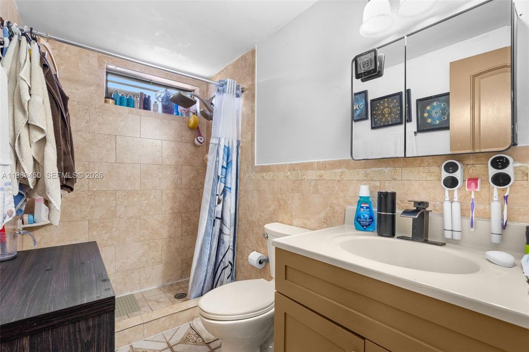 UNIT 4 2BED/1BATH $1700/MONTH