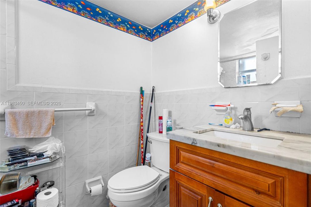 UNIT 5 EFFICIENCY/1BATH $850/MONTH