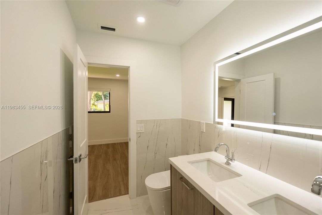For Sale: $959,900 (3 beds, 2 baths, 1040 Square Feet)