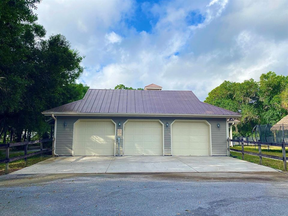 3 Car Garage