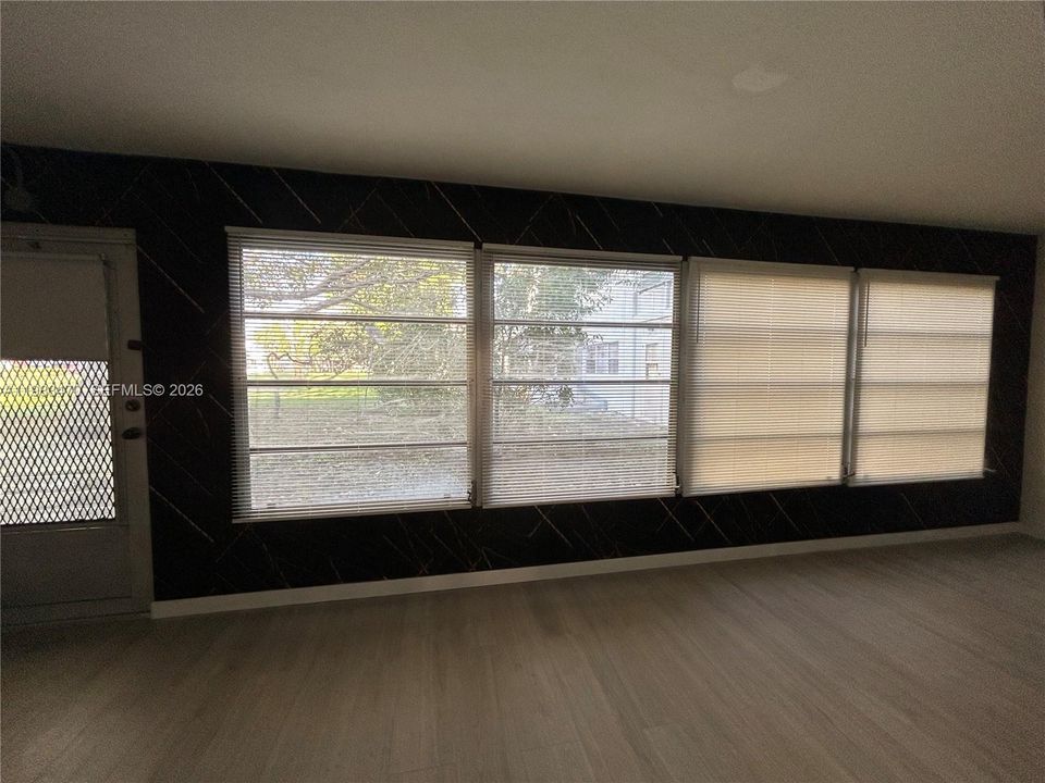 На продажу: $157,777 (1 спален, 1 ванн, 700 Квадратных фут)