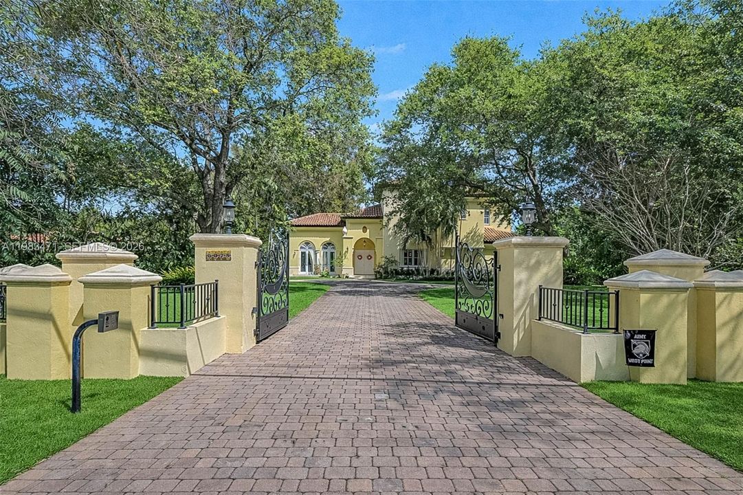 For Sale: $2,990,000 (5 beds, 4 baths, 4788 Square Feet)