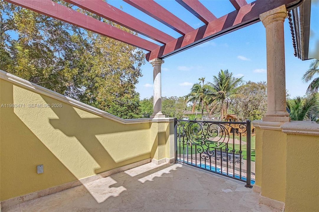 For Sale: $2,990,000 (5 beds, 4 baths, 4788 Square Feet)