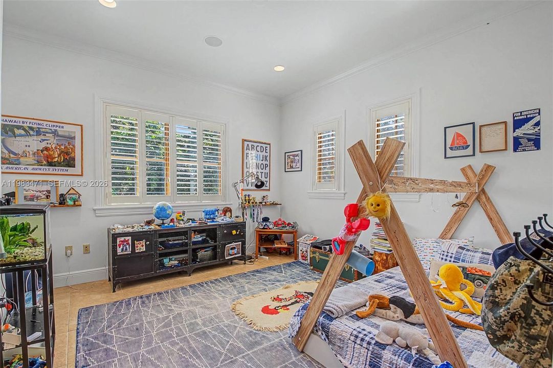 For Sale: $2,990,000 (5 beds, 4 baths, 4788 Square Feet)