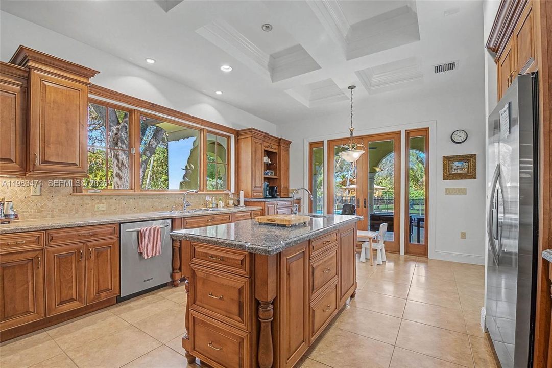 For Sale: $2,990,000 (5 beds, 4 baths, 4788 Square Feet)