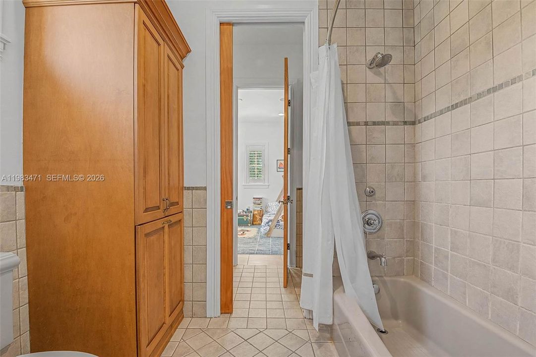For Sale: $2,990,000 (5 beds, 4 baths, 4788 Square Feet)