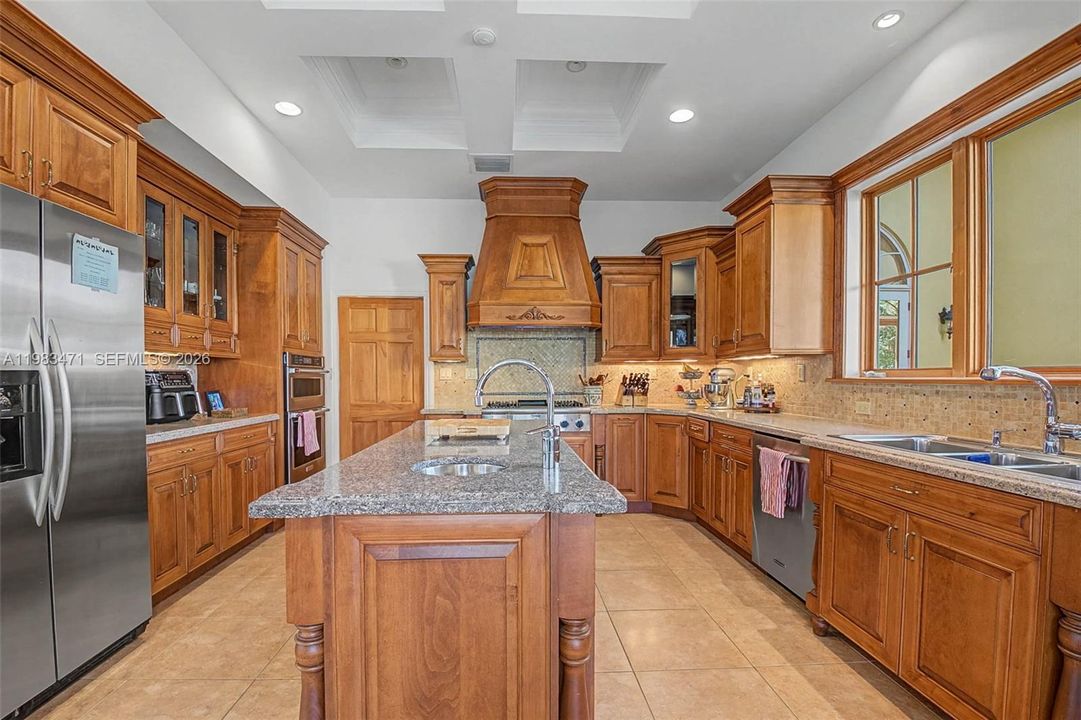 For Sale: $2,990,000 (5 beds, 4 baths, 4788 Square Feet)