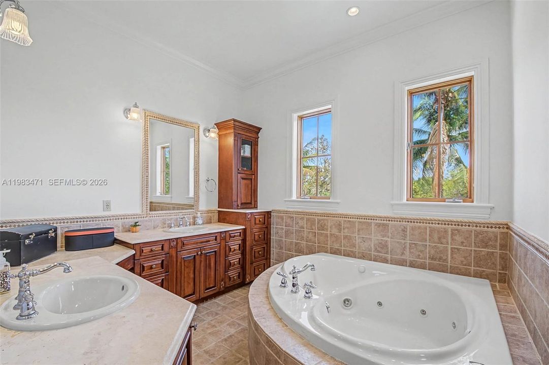 For Sale: $2,990,000 (5 beds, 4 baths, 4788 Square Feet)