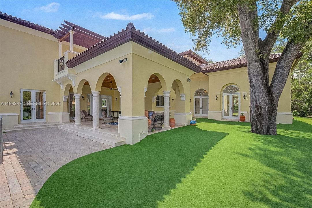 For Sale: $2,990,000 (5 beds, 4 baths, 4788 Square Feet)
