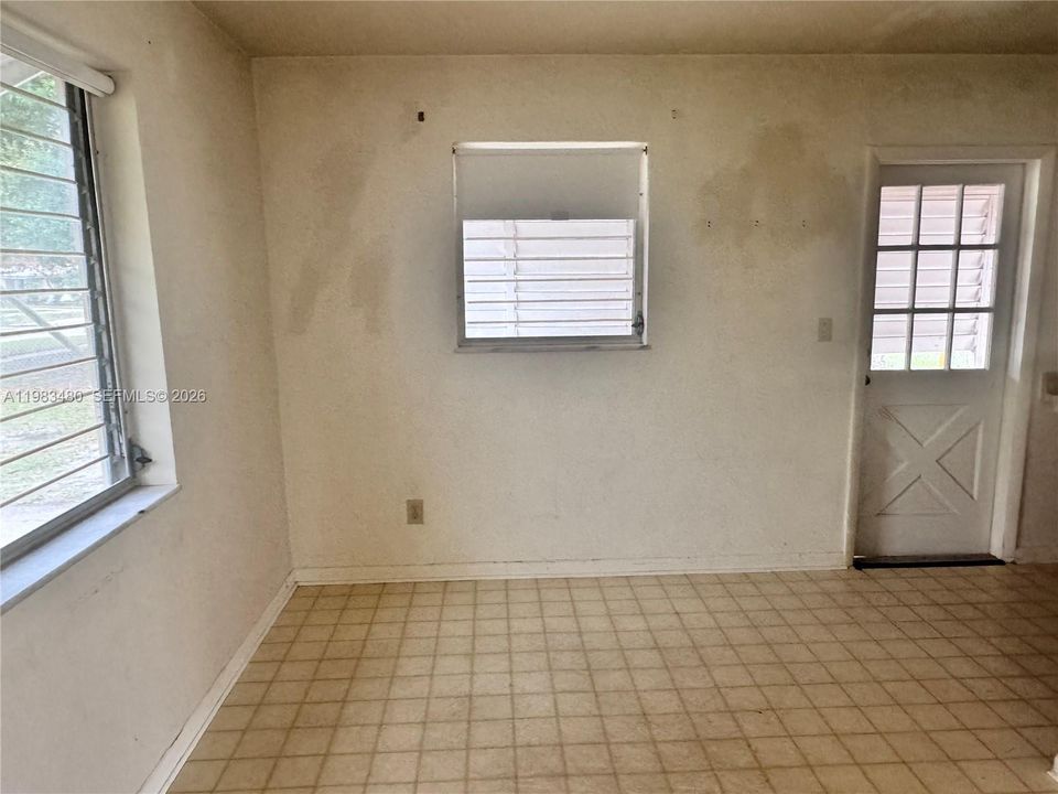 Activo con contrato: $190,000 (2 camas, 1 baños, 1031 Pies cuadrados)