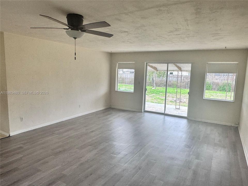 Activo con contrato: $190,000 (2 camas, 1 baños, 1031 Pies cuadrados)