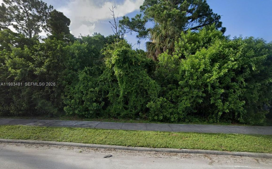 На продажу: $35,000 (0.16 acres)