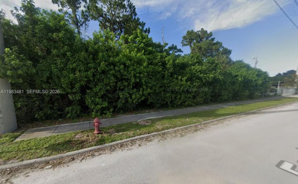 На продажу: $35,000 (0.16 acres)