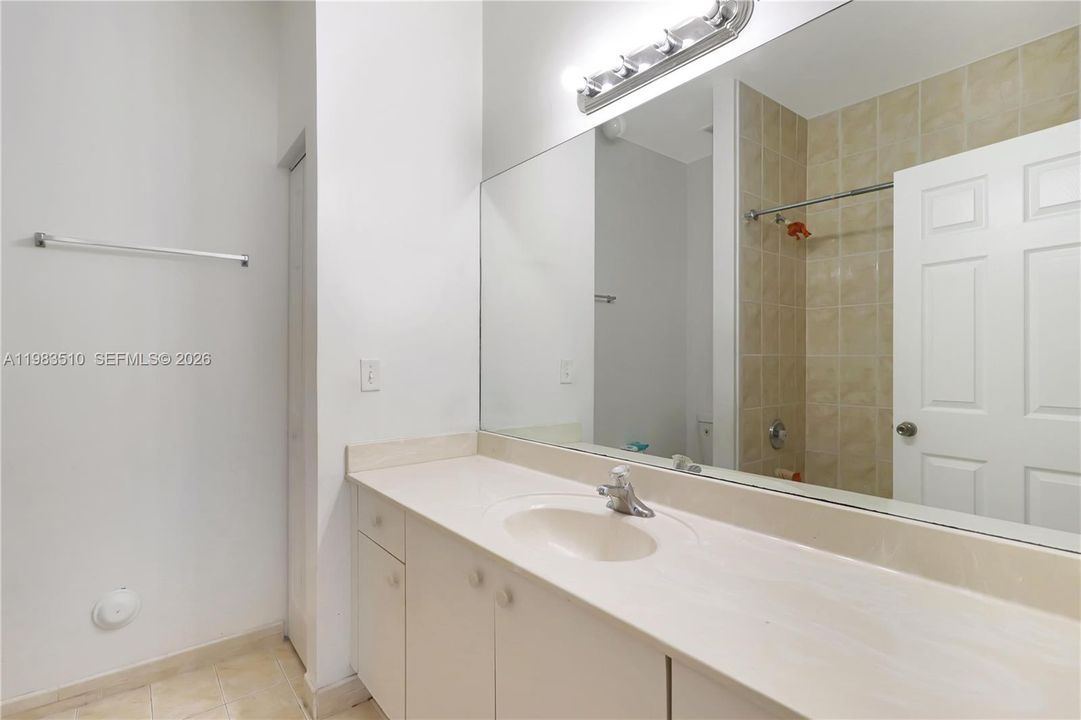 На продажу: $265,000 (3 спален, 2 ванн, 1194 Квадратных фут)