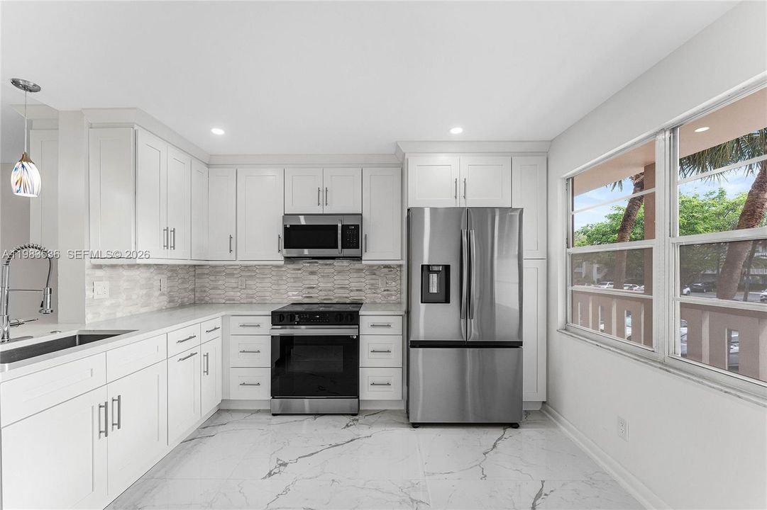 For Sale: $264,900 (2 beds, 2 baths, 1156 Square Feet)