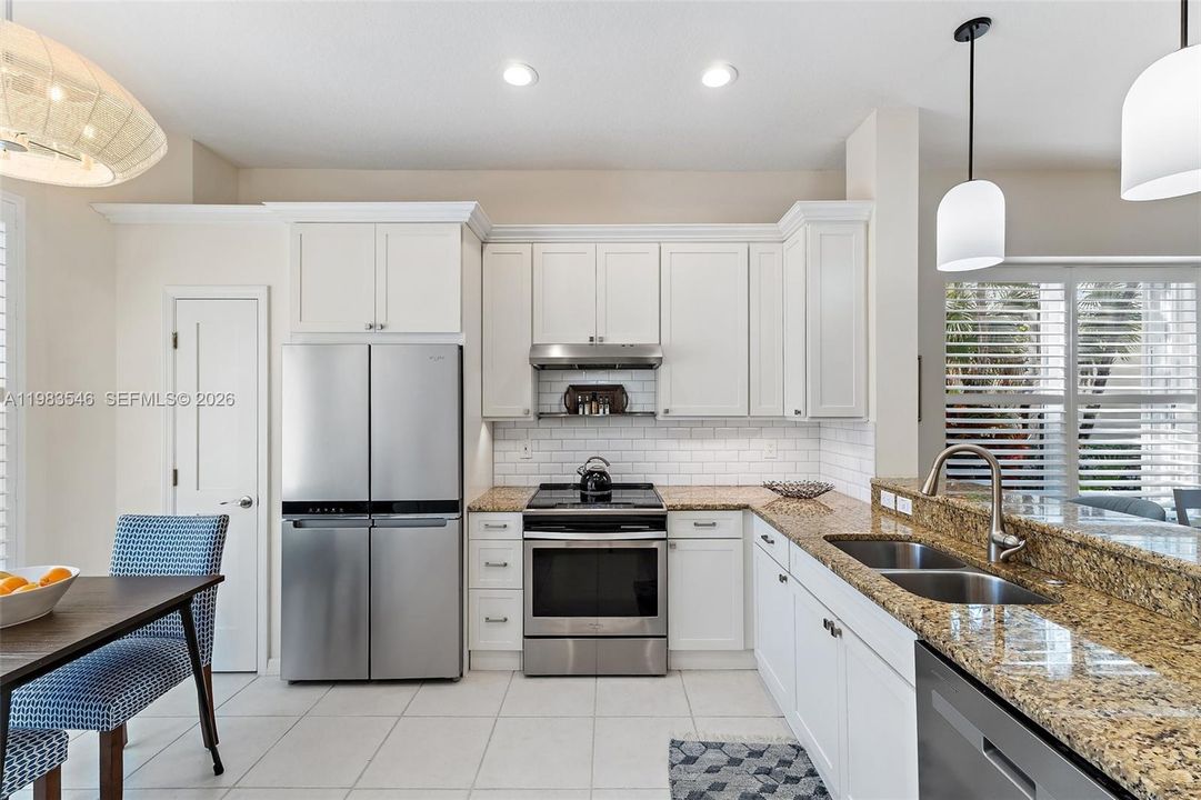 Recently Rented: $3,000 (2 beds, 2 baths, 1338 Square Feet)