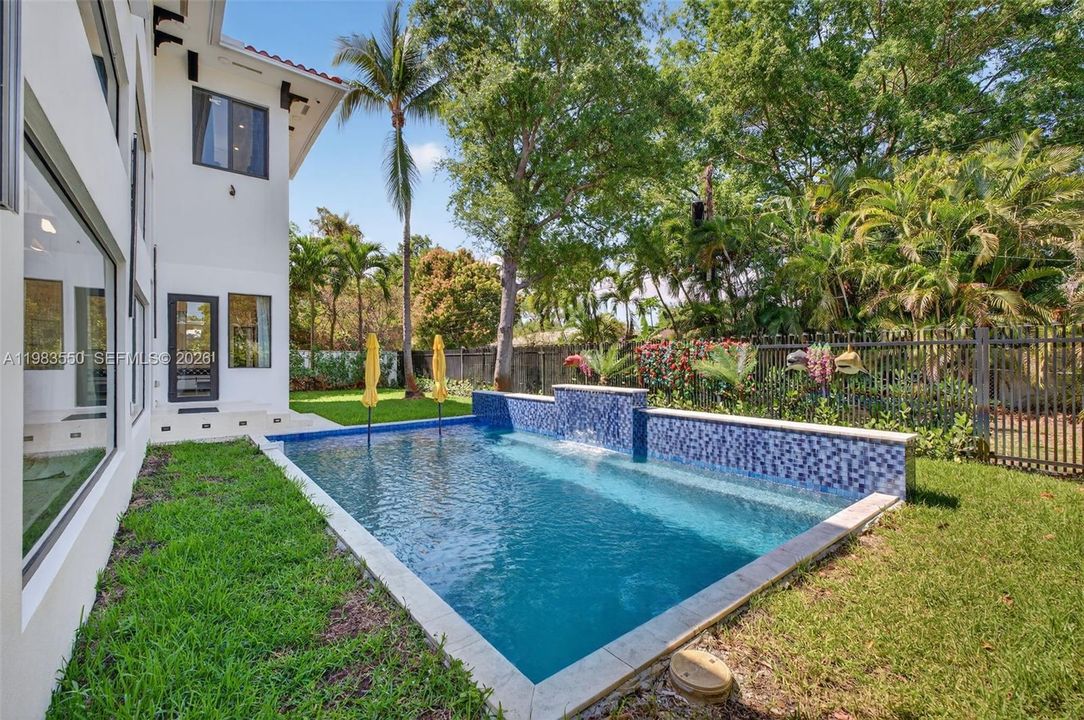 En Venta: $3,700,000 (4 camas, 4 baños, 3727 Pies cuadrados)