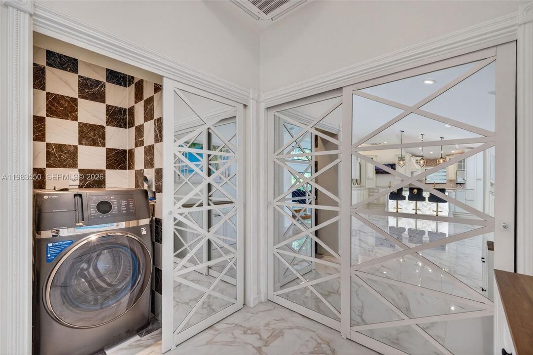 En Venta: $3,700,000 (4 camas, 4 baños, 3727 Pies cuadrados)