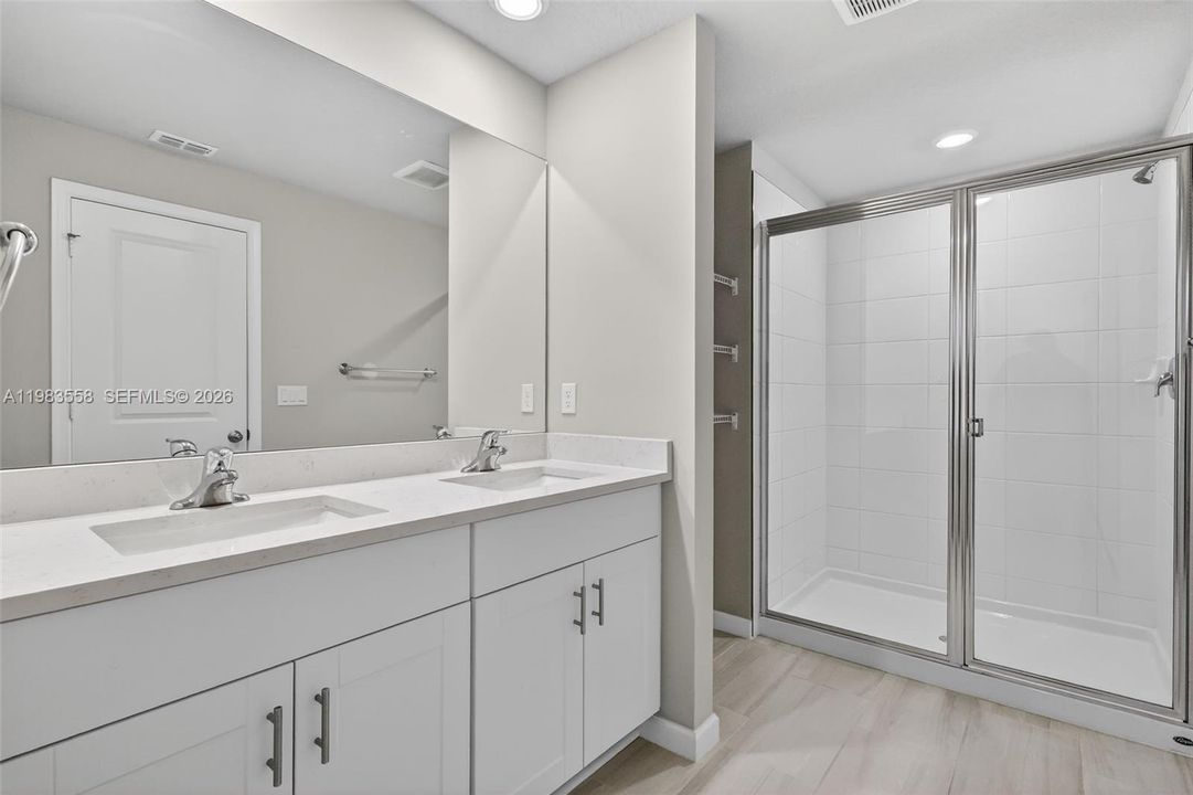 En Venta: $445,000 (3 camas, 2 baños, 1804 Pies cuadrados)