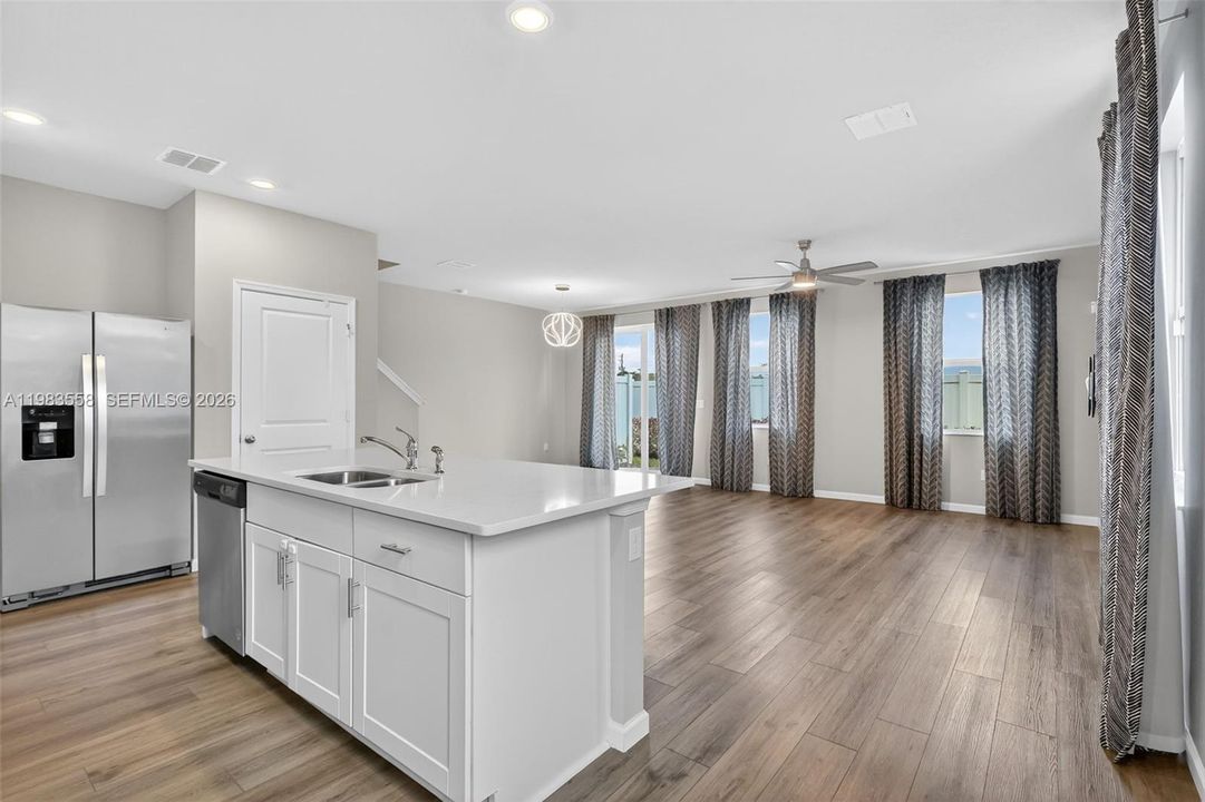 En Venta: $445,000 (3 camas, 2 baños, 1804 Pies cuadrados)