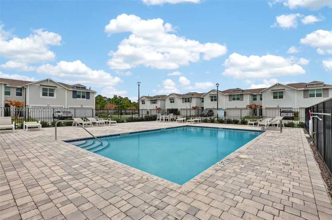 En Venta: $445,000 (3 camas, 2 baños, 1804 Pies cuadrados)