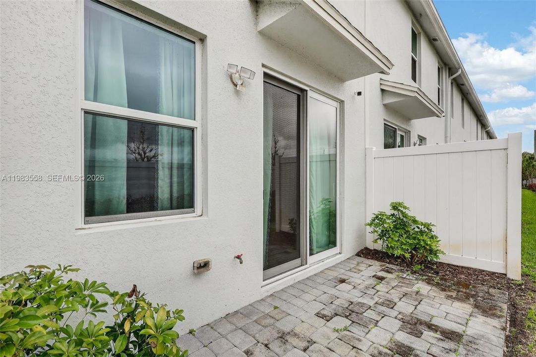 En Venta: $445,000 (3 camas, 2 baños, 1804 Pies cuadrados)