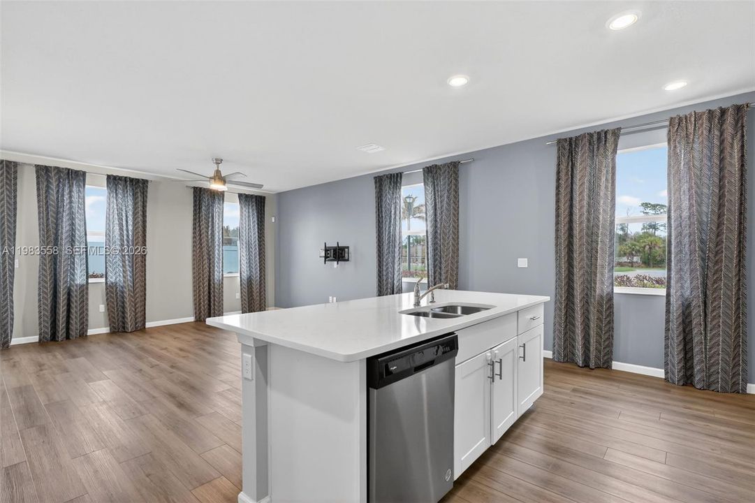 En Venta: $445,000 (3 camas, 2 baños, 1804 Pies cuadrados)