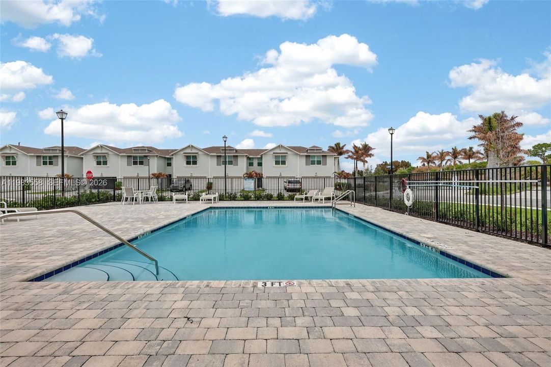 En Venta: $445,000 (3 camas, 2 baños, 1804 Pies cuadrados)